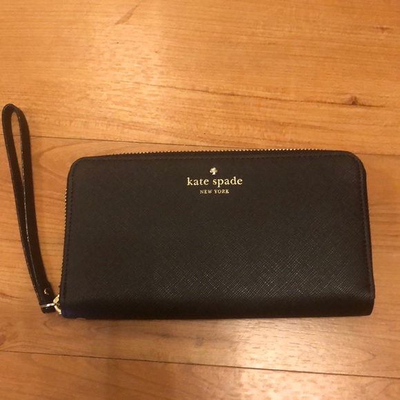 kate spade Handbags - EUC Kate spade black wristlet